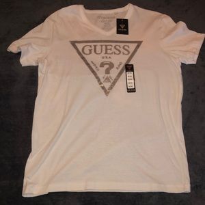 NWT GUESS LOGO TEE
